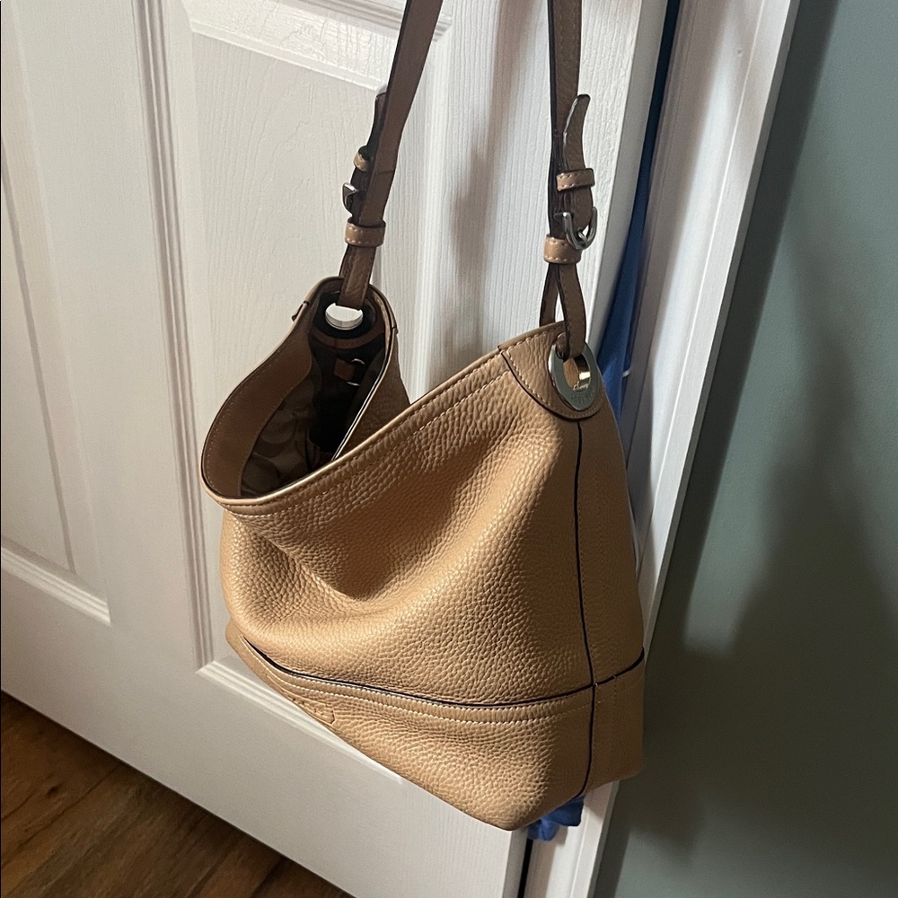 Elegant Tan Leather Shoulder Bag